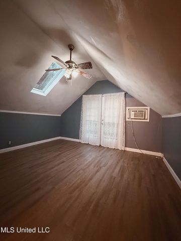 2302 Dogwood Street, Pascagoula, MS 39567