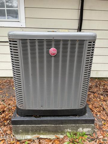 2302 Dogwood Street, Pascagoula, MS 39567