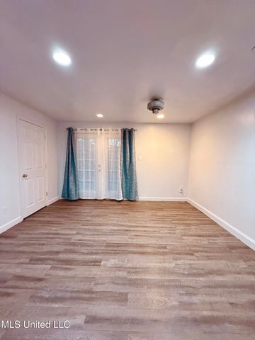 2302 Dogwood Street, Pascagoula, MS 39567