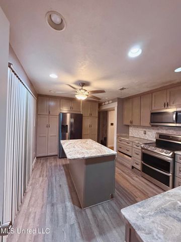 2302 Dogwood Street, Pascagoula, MS 39567