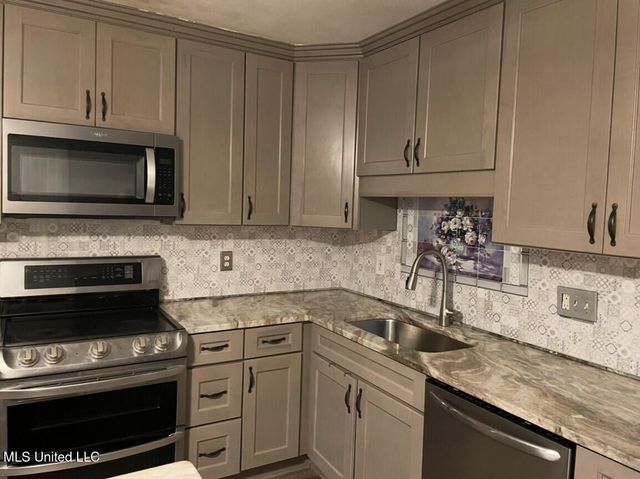 2302 Dogwood Street, Pascagoula, MS 39567