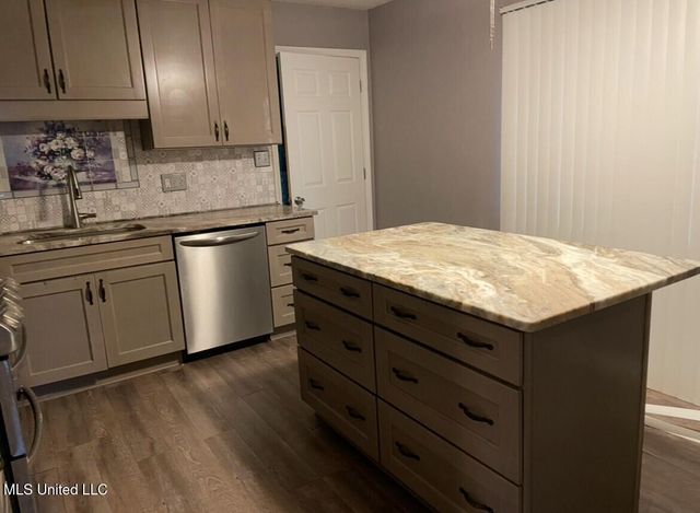 2302 Dogwood Street, Pascagoula, MS 39567