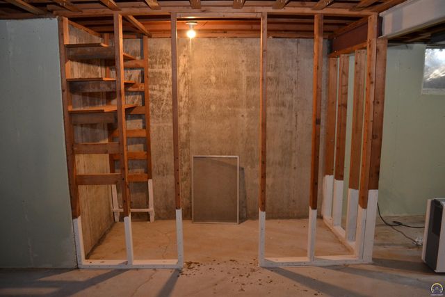 414 Lincoln ST, Osage City, KS 66523