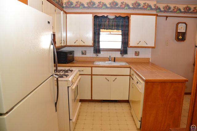 414 Lincoln ST, Osage City, KS 66523