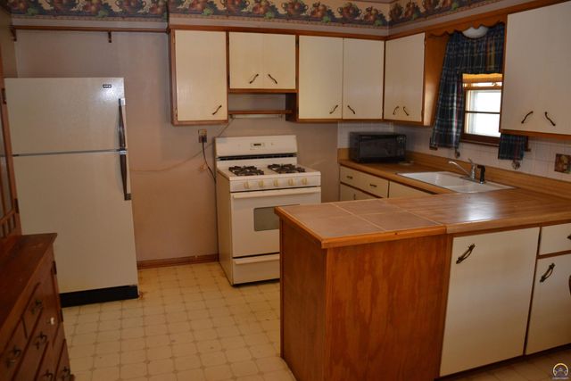 414 Lincoln ST, Osage City, KS 66523