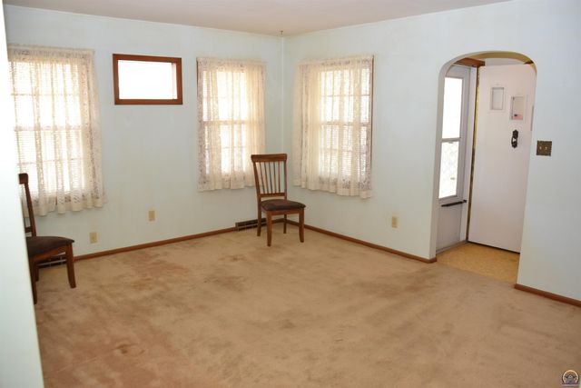 414 Lincoln ST, Osage City, KS 66523