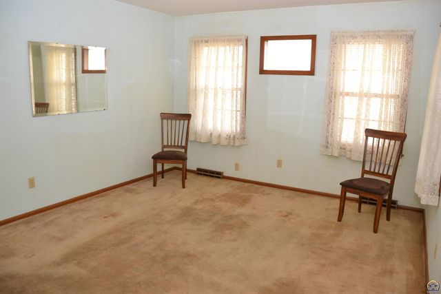 414 Lincoln ST, Osage City, KS 66523