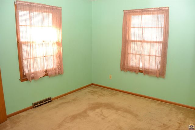 414 Lincoln ST, Osage City, KS 66523