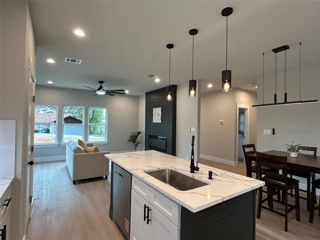 120 Kaelepulu DR, Bastrop, TX 78602