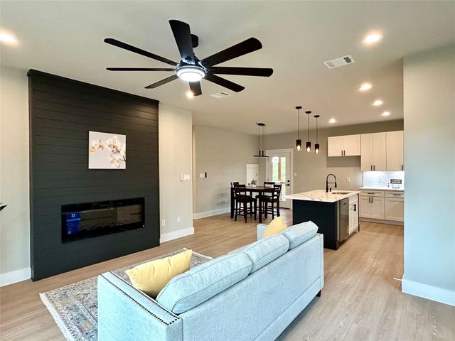 120 Kaelepulu DR, Bastrop, TX 78602