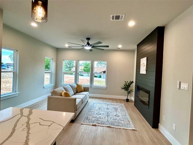 120 Kaelepulu DR, Bastrop, TX 78602