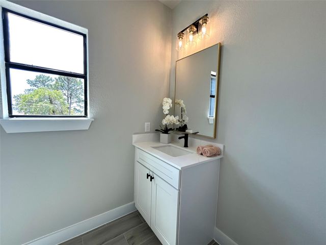 120 Kaelepulu DR, Bastrop, TX 78602