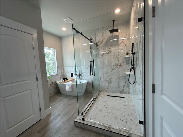 120 Kaelepulu DR, Bastrop, TX 78602