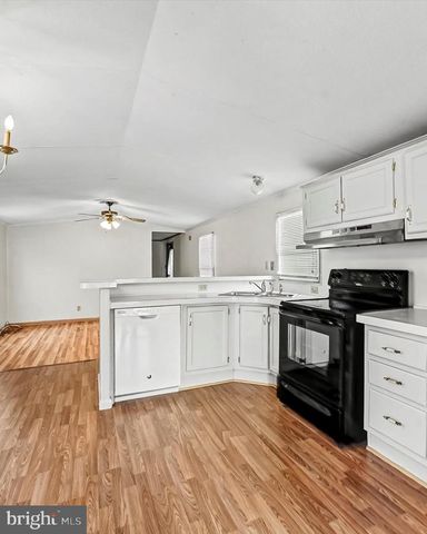 11 CREEKSIDE DR, West Grove, PA 19390