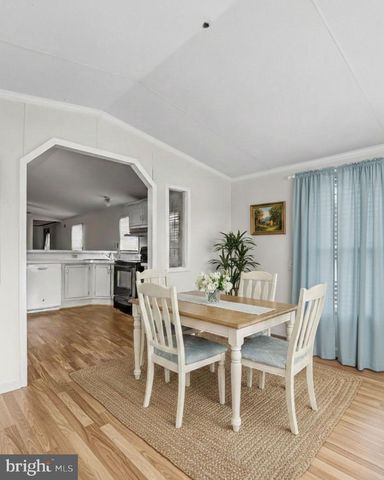 11 CREEKSIDE DR, West Grove, PA 19390