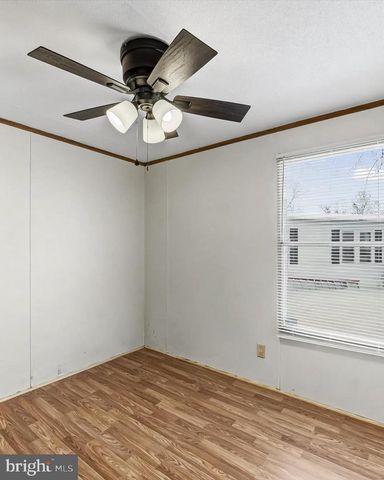 11 CREEKSIDE DR, West Grove, PA 19390