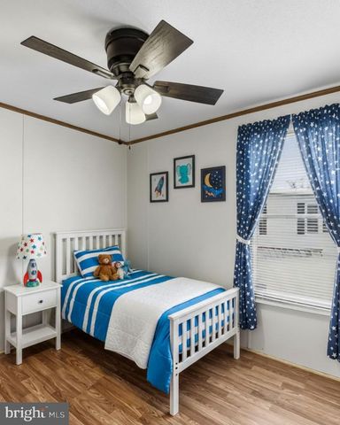 11 CREEKSIDE DR, West Grove, PA 19390