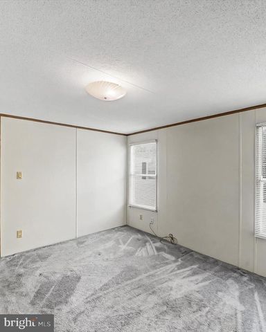 11 CREEKSIDE DR, West Grove, PA 19390