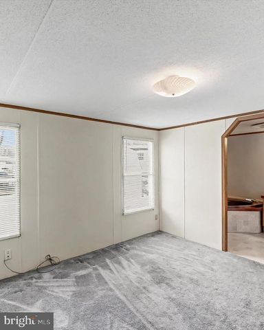 11 CREEKSIDE DR, West Grove, PA 19390