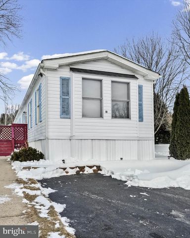 11 CREEKSIDE DR, West Grove, PA 19390