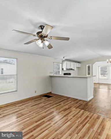 11 CREEKSIDE DR, West Grove, PA 19390