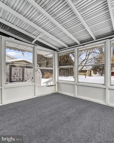 11 CREEKSIDE DR, West Grove, PA 19390