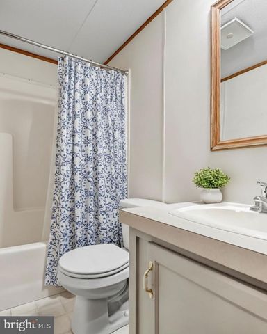 11 CREEKSIDE DR, West Grove, PA 19390