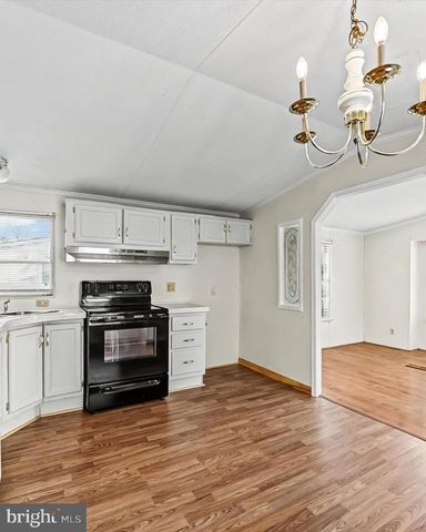 11 CREEKSIDE DR, West Grove, PA 19390