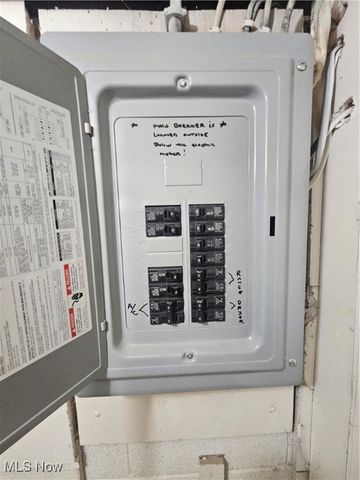 1810 Nocturne Avenue NE, Warren, OH 44483