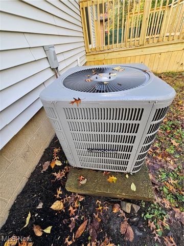 1810 Nocturne Avenue NE, Warren, OH 44483