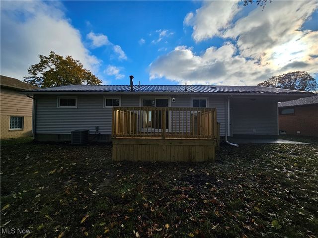 1810 Nocturne Avenue NE, Warren, OH 44483