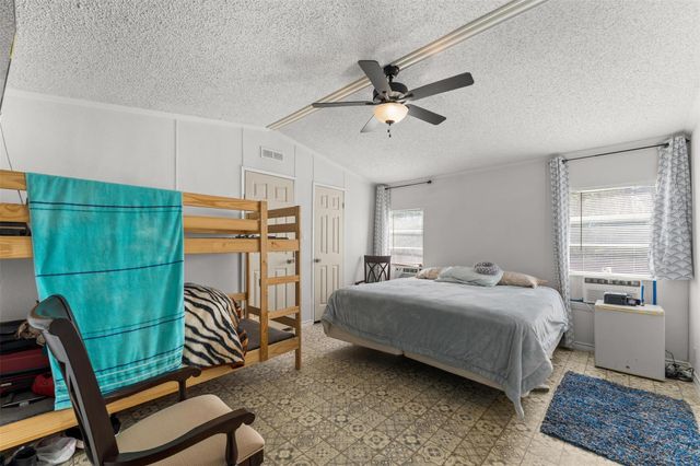 606 S S Pine Hill Street, Pinehurst, TX 77362