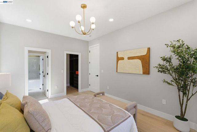 1026 54Th St, Oakland, CA 94608