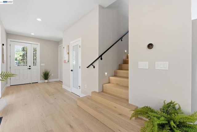 1026 54Th St, Oakland, CA 94608