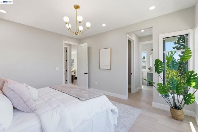 1026 54Th St, Oakland, CA 94608