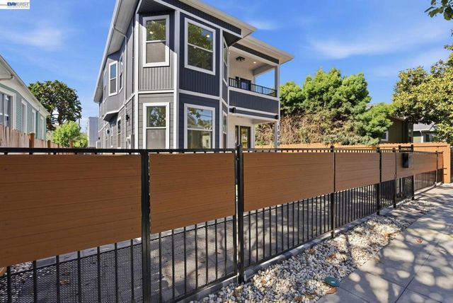 1026 54Th St, Oakland, CA 94608