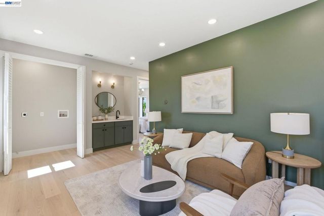 1026 54Th St, Oakland, CA 94608