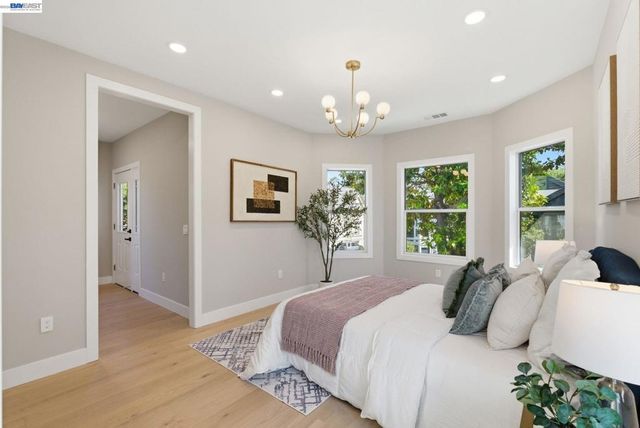 1026 54Th St, Oakland, CA 94608