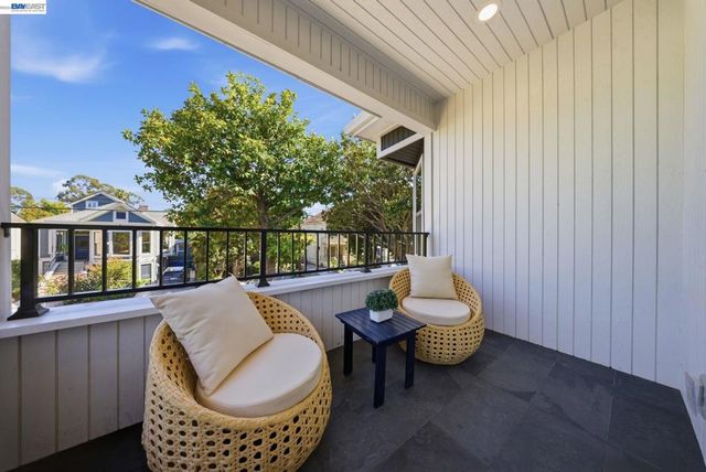 1026 54Th St, Oakland, CA 94608