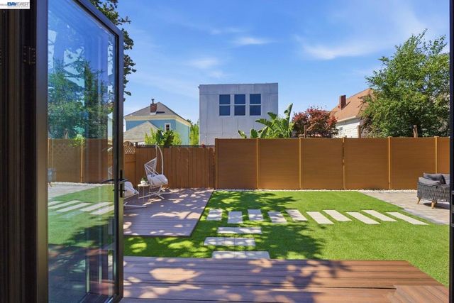 1026 54Th St, Oakland, CA 94608