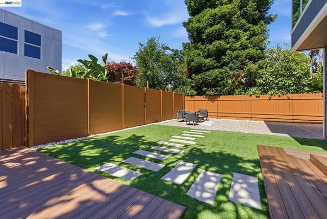 1026 54Th St, Oakland, CA 94608