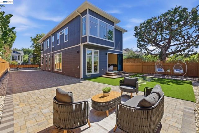 1026 54Th St, Oakland, CA 94608
