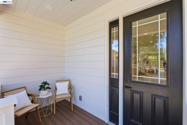 1026 54Th St, Oakland, CA 94608