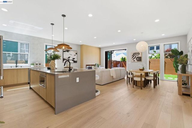 1026 54Th St, Oakland, CA 94608