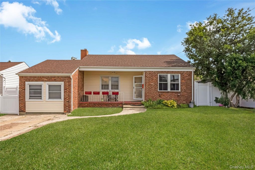 19 Rainbow Lane, Lindenhurst, NY 11757 — exterior
