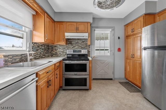 24 4Th Ave, Woodbridge Twp., NJ 07064