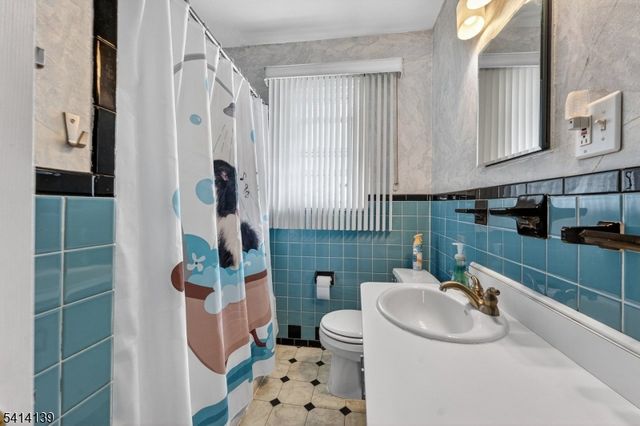 24 4Th Ave, Woodbridge Twp., NJ 07064