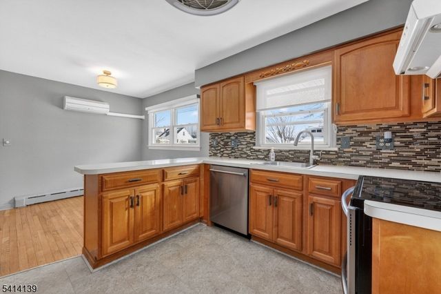 24 4Th Ave, Woodbridge Twp., NJ 07064