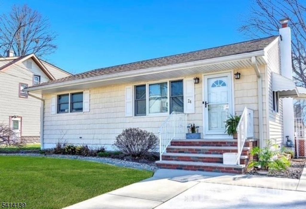 24 4Th Ave, Woodbridge Twp., NJ 07064