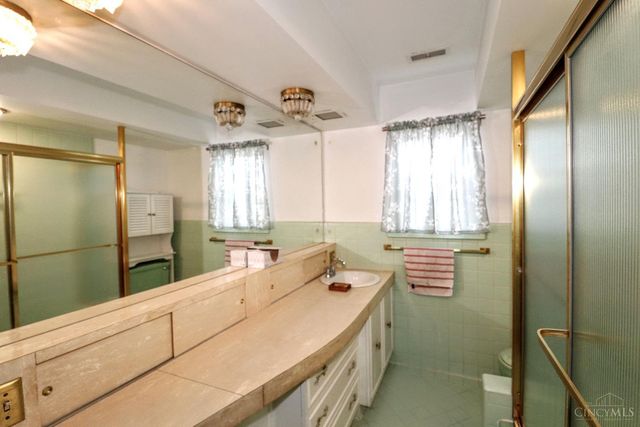 3521 Section Road, Cincinnati, OH 45237